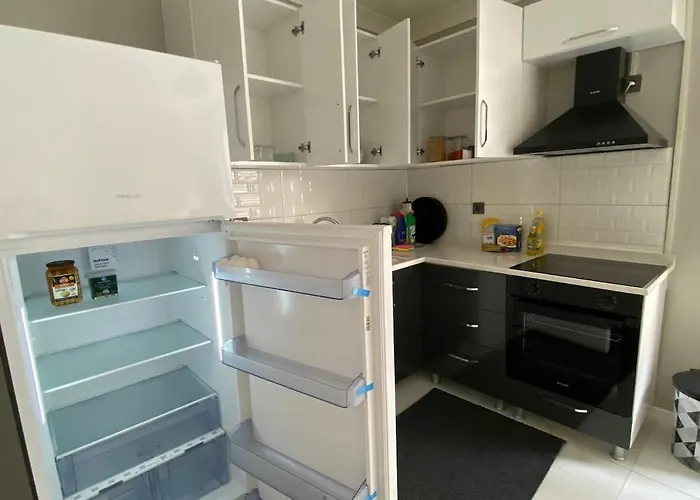 1004 Close To Peaceful And Spacious Consulates Апартаменты