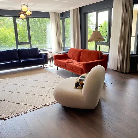 1004 Close To Peaceful And Spacious Consulates *