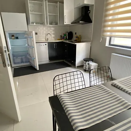 1004 Close To Peaceful And Spacious Consulates *