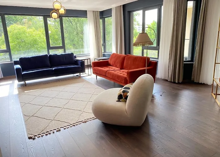 1004 Close To Peaceful And Spacious Consulates *